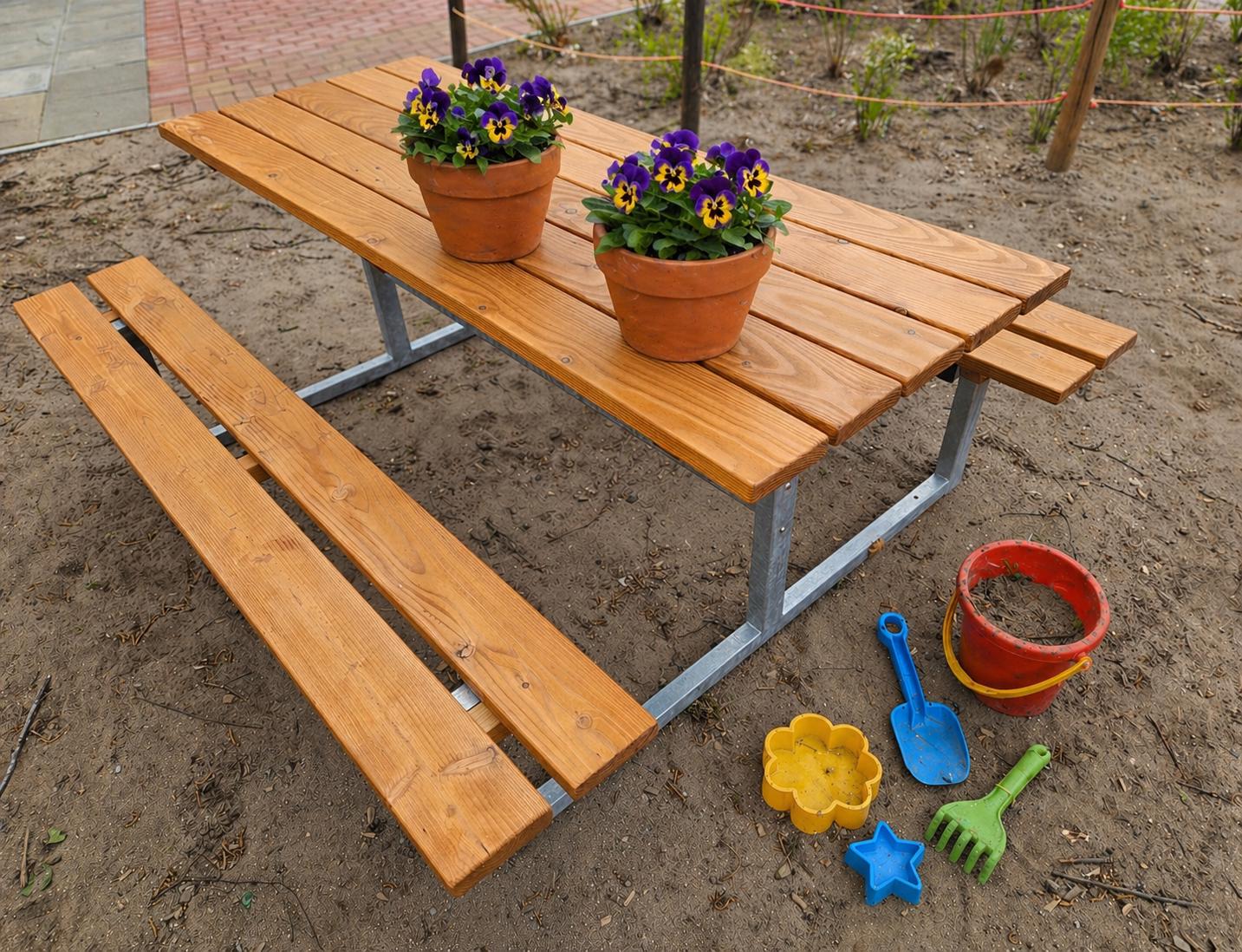 Neue Sitzmöglichkeiten für die Kita Sternschnuppe